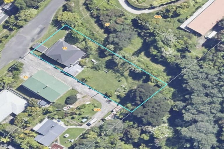 Photo of property in 15 Milton Terrace, Picton, 7220