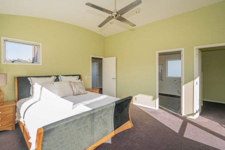 Photo of property in 17 Hahei Beach Road, Hahei, Whitianga, 3591