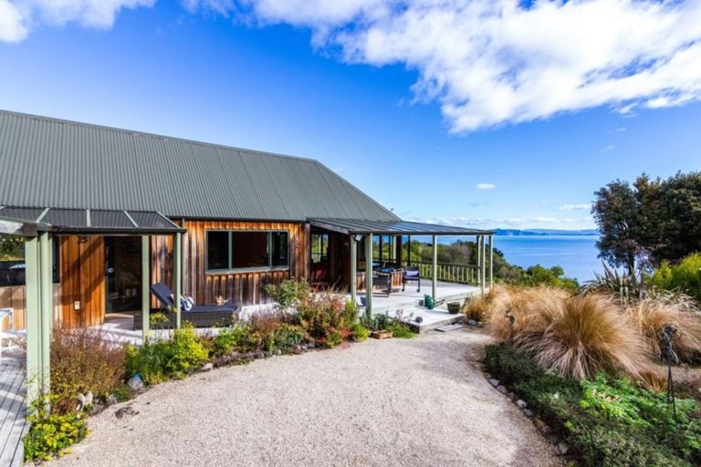Photo of property in 18 Whakamoenga Point, Acacia Bay, Taupo, 3385