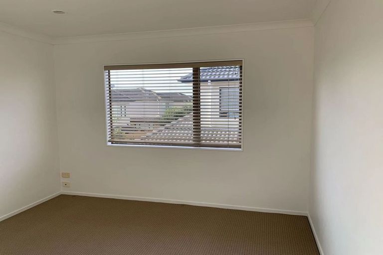 Photo of property in 7 Lissleton Drive, East Tamaki, Auckland, 2013