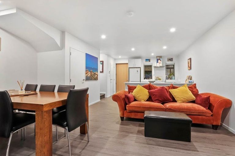 Photo of property in 4d Wattle Road, Sunnyvale, Auckland, 0612