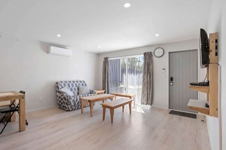 Photo of property in 4035c Great North Road, Glen Eden, Auckland, 0602