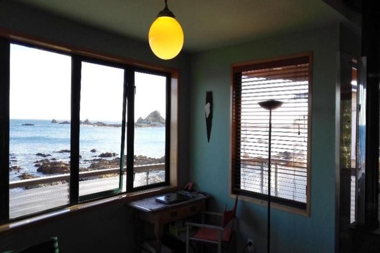 Photo of property in 166 The Esplanade, Houghton Bay, Wellington, 6023