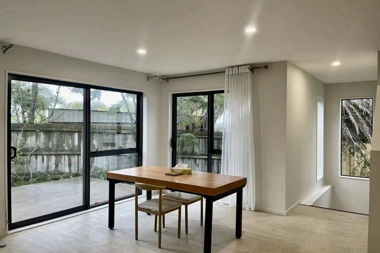 Photo of property in 98 Cardiff Road, Pakuranga, Auckland, 2010