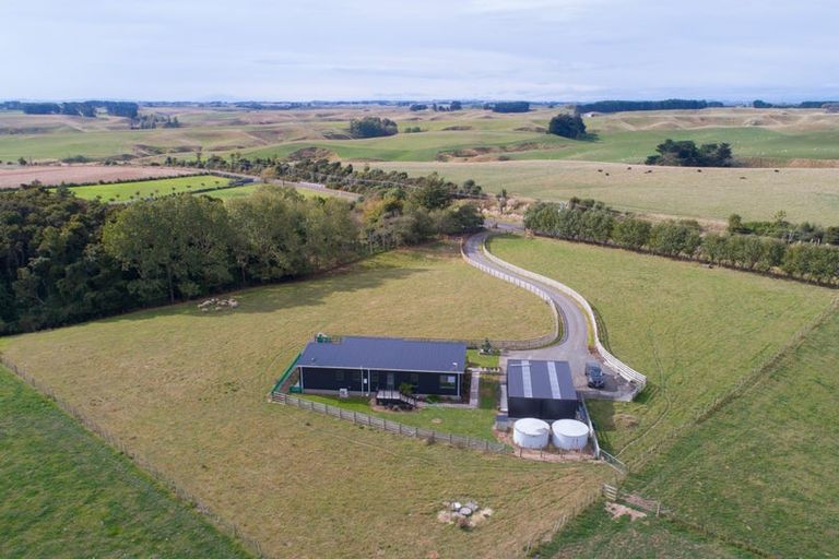 Photo of property in 567 Lethbridge Road, Halcombe, 4775