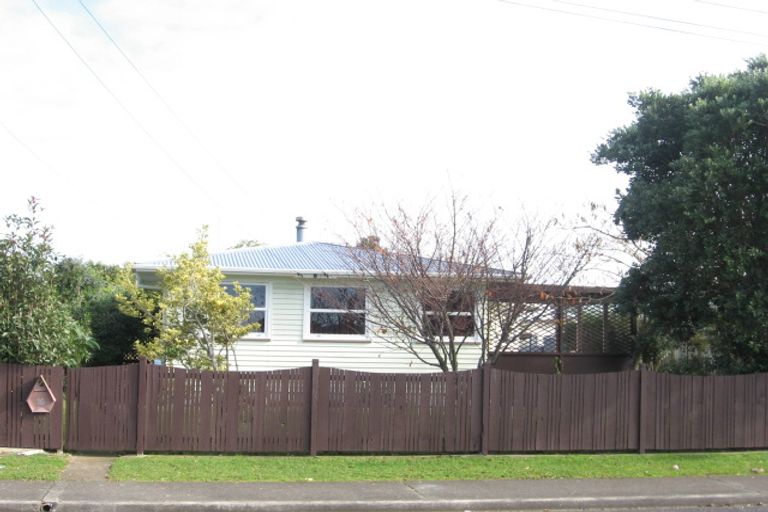 Photo of property in 16 Mcdivitt Street, Manurewa, Auckland, 2102