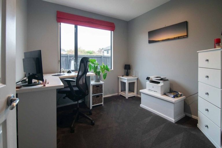 Photo of property in 69 Waitikiri Drive, Parklands, Christchurch, 8083