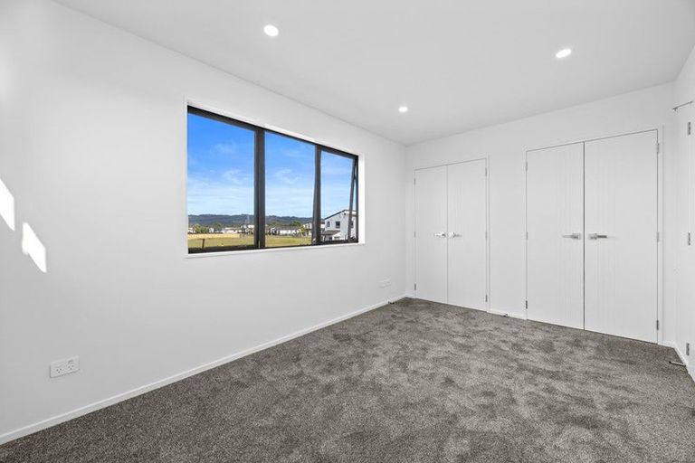 Photo of property in 8 Harikoa Way, Karaka, 2113