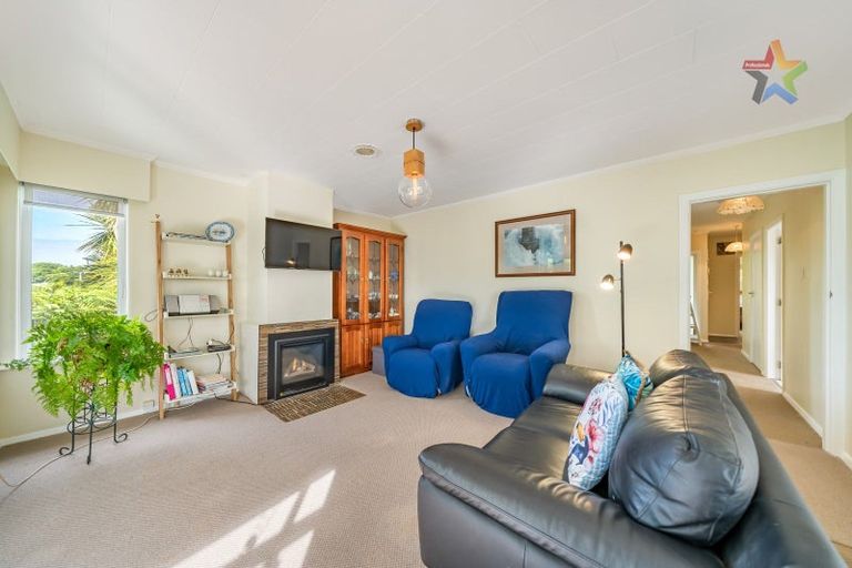 Photo of property in 176 Normandale Road, Normandale, Lower Hutt, 5010
