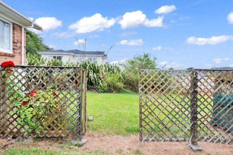 Photo of property in 2/16 Blacklock Avenue, Henderson, Auckland, 0612
