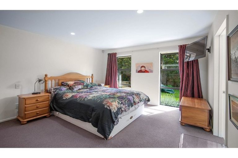 Photo of property in 4 The Oval, Hillmorton, Christchurch, 8024