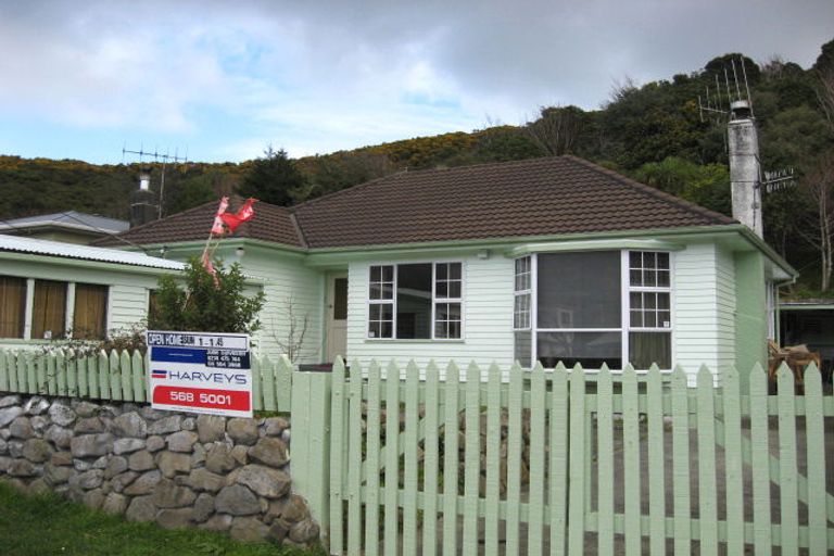 Photo of property in 187 Wellington Road, Wainuiomata, Lower Hutt, 5014
