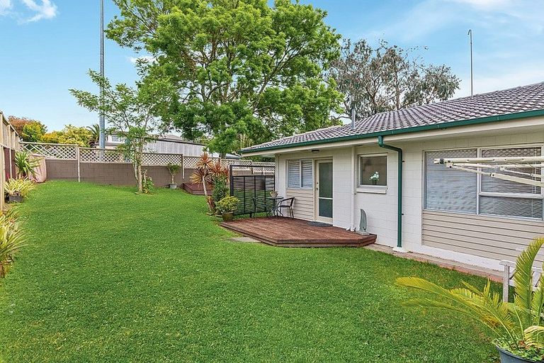 Photo of property in 1/38 Edmonton Road, Henderson, Auckland, 0612