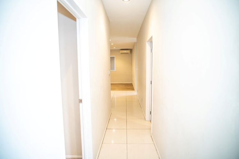 Photo of property in 17 Clendon Place, Manurewa, Auckland, 2102