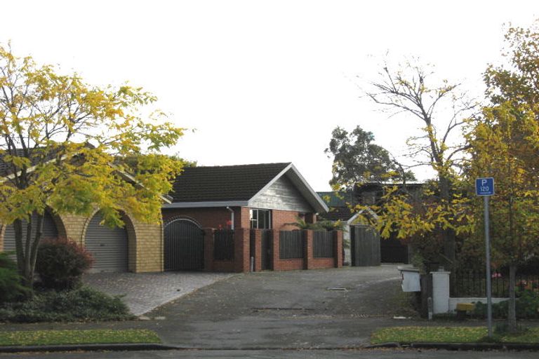 Photo of property in 26 Sawtell Place, Northcote, Christchurch, 8052