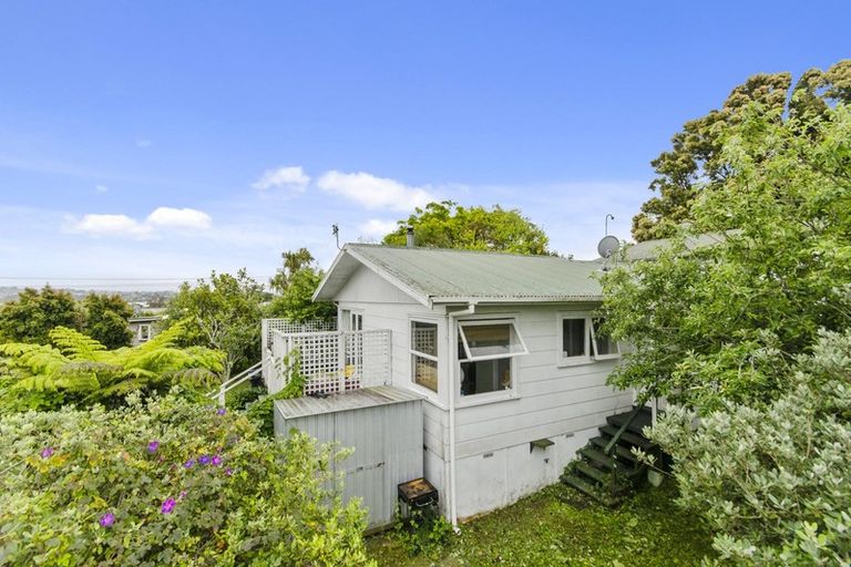 Photo of property in 139 View Road, Sunnyvale, Auckland, 0612