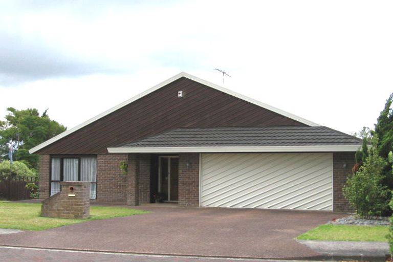 Photo of property in 6 Kerlin Crescent, West Harbour, Auckland, 0618