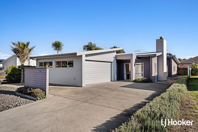 Photo of property in 8b Reo Crescent, Waihi Beach, 3611