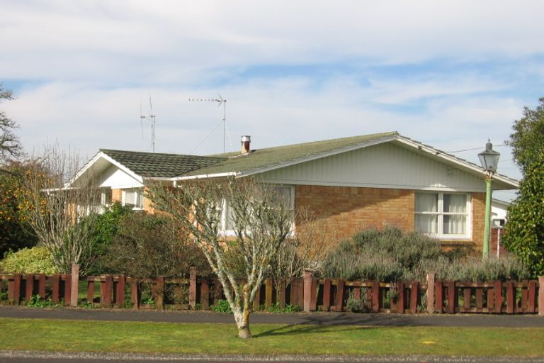 Photo of property in 37 Cecil Street, St Andrews, Hamilton, 3200