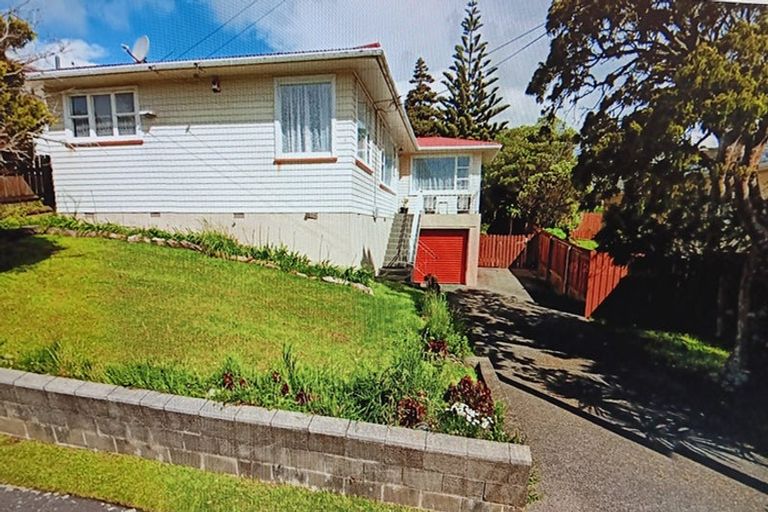 Photo of property in 5 Alder Place, Newlands, Wellington, 6037