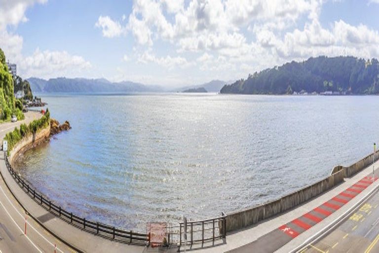 Photo of property in 2/148 Evans Bay Parade, Roseneath, Wellington, 6021