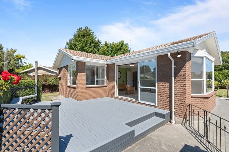 Photo of property in 12 Iona Place, Sockburn, Christchurch, 8042