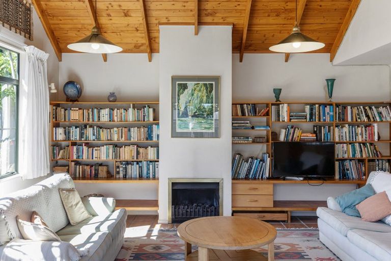 Photo of property in 40a St Michaels Avenue, Point Chevalier, Auckland, 1022