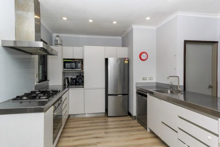 Photo of property in 19 Sycamore Grove, Lower Vogeltown, New Plymouth, 4310