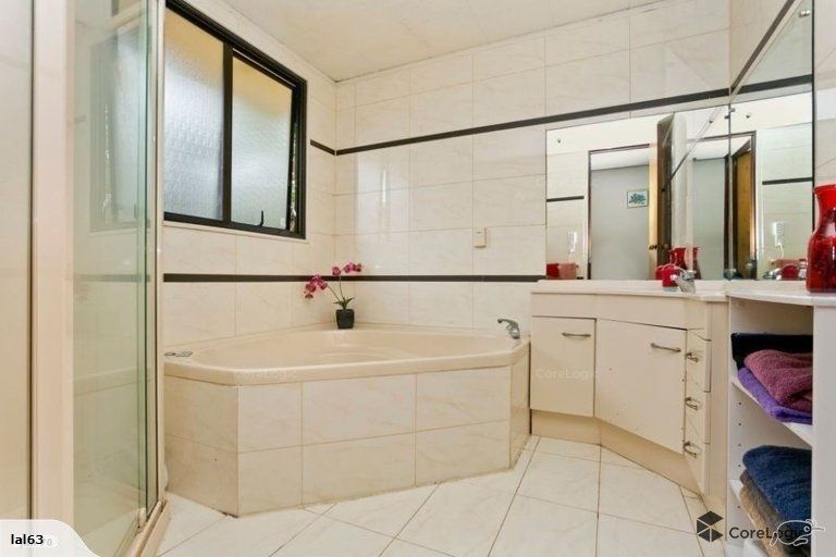 Photo of property in 80 Totaravale Drive, Totara Vale, Auckland, 0629