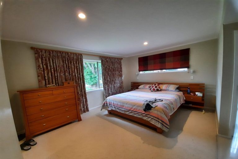 Photo of property in 2 Oleander Point, Farm Cove, Auckland, 2012