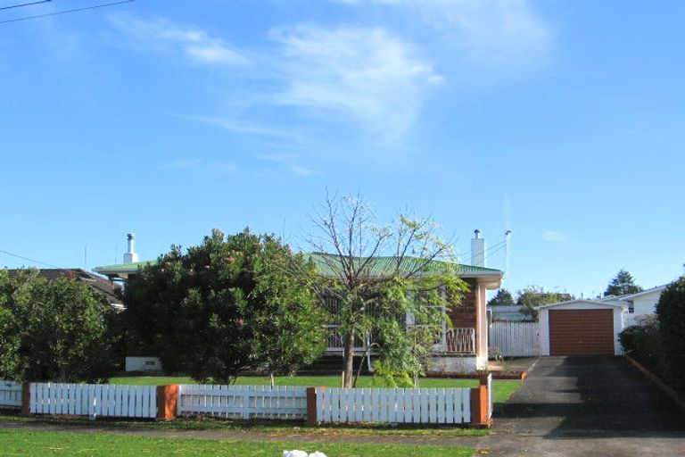 Photo of property in 72 Lethbridge Street, Feilding, 4702