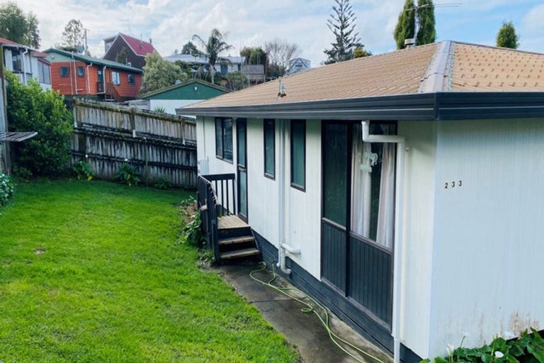 Photo of property in 1/233 Glengarry Road, Glen Eden, Auckland, 0602