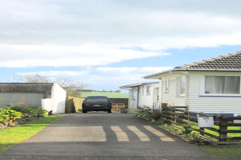 Photo of property in 2/35 Sutton Crescent, Papakura, 2110