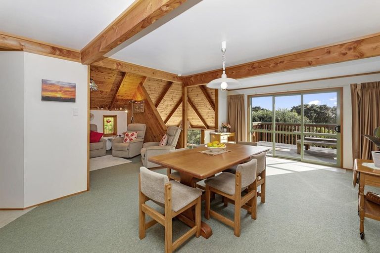 Photo of property in 15 Domain Crescent, Muriwai, Waimauku, 0881