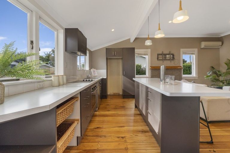 Photo of property in 25 Oxford Street, Fairfield, Hamilton, 3214