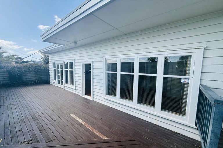 Photo of property in 90 Arran Road, Browns Bay, Auckland, 0630