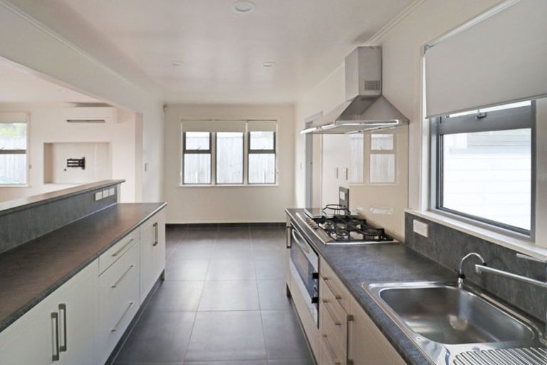 Photo of property in 8 Kenmore Street, Newlands, Wellington, 6037