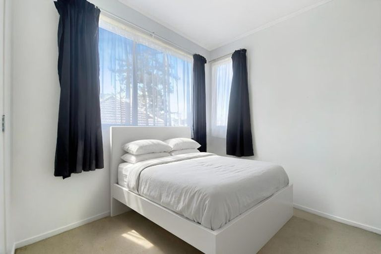 Photo of property in 12 Claverdon Drive, Massey, Auckland, 0614