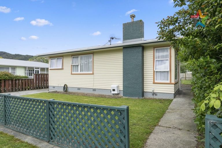 Photo of property in 15 Momona Street, Wainuiomata, Lower Hutt, 5014