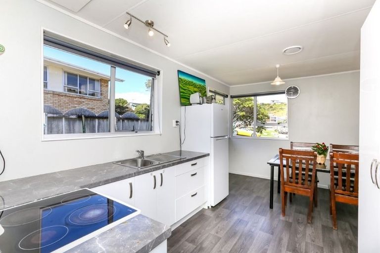 Photo of property in 1 Oawai Place, Marfell, New Plymouth, 4310