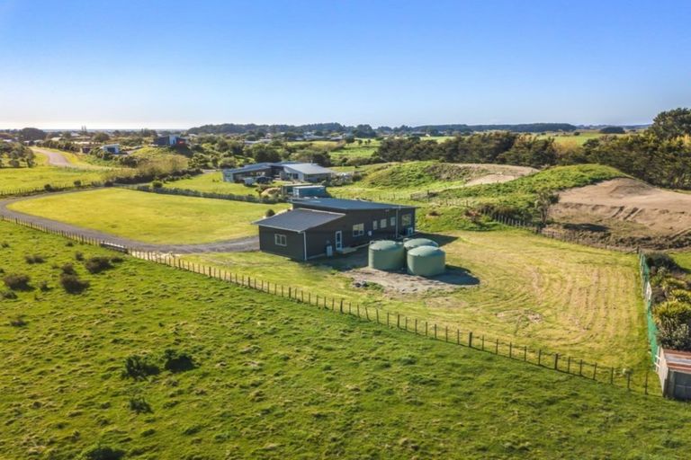 Photo of property in 42a Strathnaver Drive, Waikawa Beach, Manakau, 5573