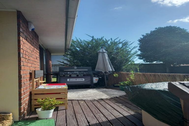 Photo of property in 2/69 Orams Road, Hillpark, Auckland, 2102