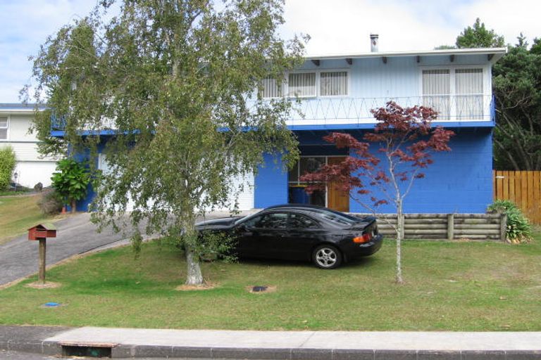 Photo of property in 5 Vinceroy Place, Green Bay, Auckland, 0604