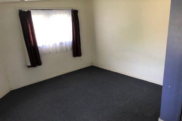 Photo of property in 68a Flanshaw Road, Te Atatu South, Auckland, 0610