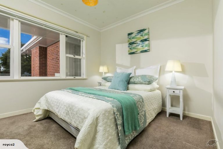 Photo of property in 12 Fairlea Road, Te Atatu South, Auckland, 0610