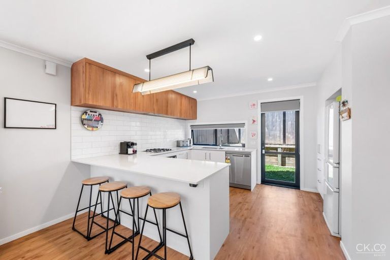 Photo of property in 9 Desert Gold Lane, Wallaceville, Upper Hutt, 5018