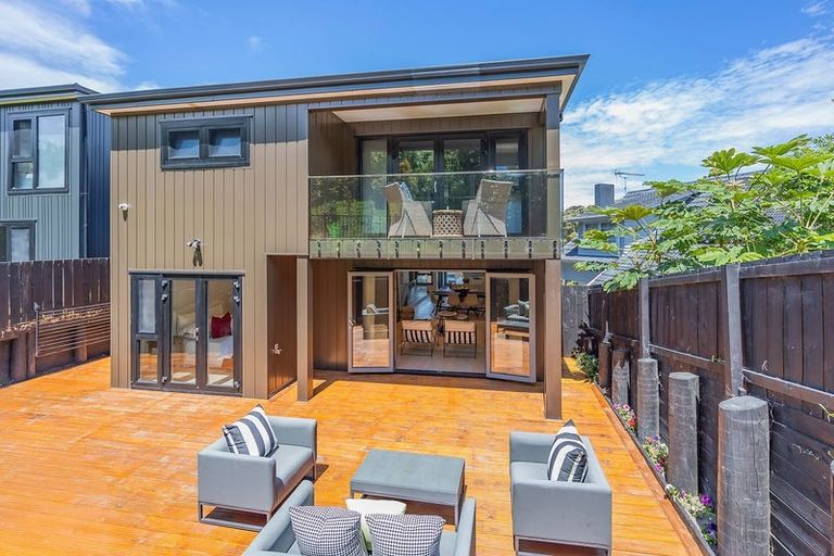 Photo of property in 48b Peter Terrace, Castor Bay, Auckland, 0620
