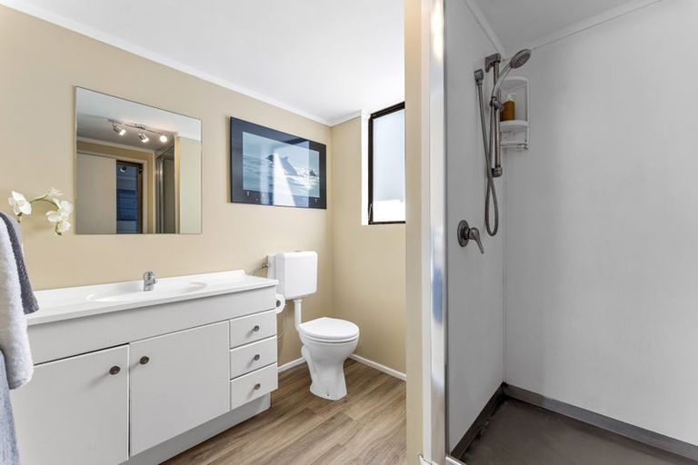 Photo of property in 37 Pigeon Mountain Road, Half Moon Bay, Auckland, 2012