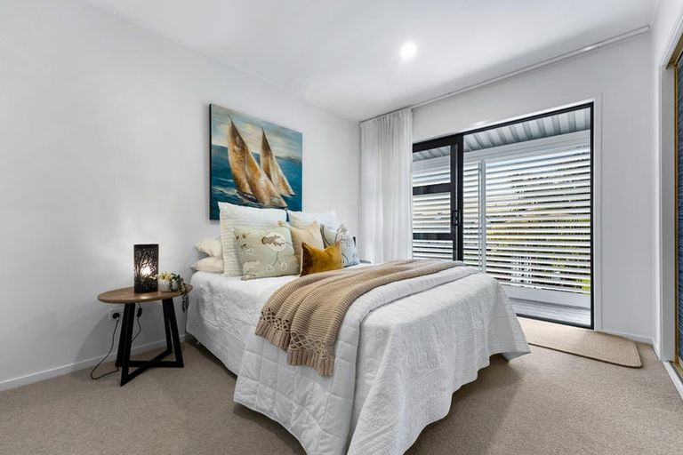 Photo of property in 2/11 Huntly Road, Campbells Bay, Auckland, 0630