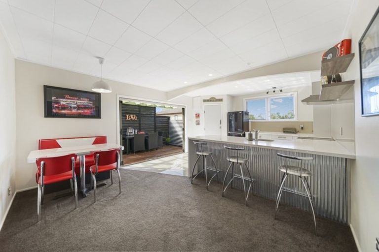 Photo of property in 13 Bradbury Road, Botany Downs, Auckland, 2010